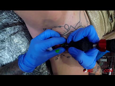 ❤️ Keçika pir tattookirî Sully Savage tattooek li ser klîtorê xwe kir. ️ Vîdyoya anal li me ku.centr-klassiki.ru ❌️